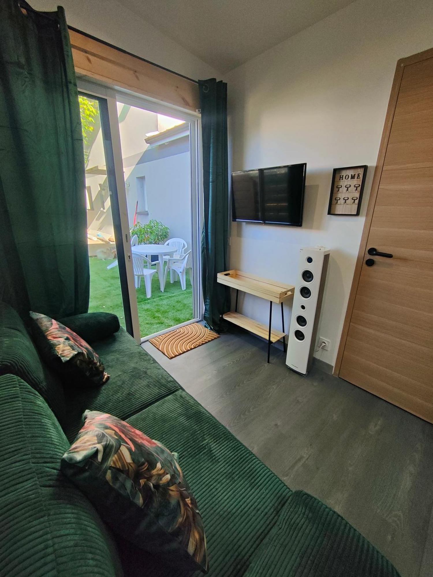 Tiny House Avec Jardin Et Acces Piscine Chauffee Villa แซงต์-เมดาร์-ออง-ชาลส์ ภายนอก รูปภาพ
